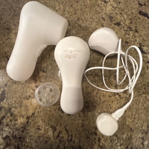 Clarisonic Mia 2 sonic facial cleansing brush - Picture 3 of 3